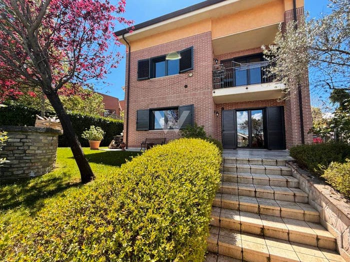 Casa con 6 locali in vendita in Via Giuseppe Folchi, Cese, Campobasso