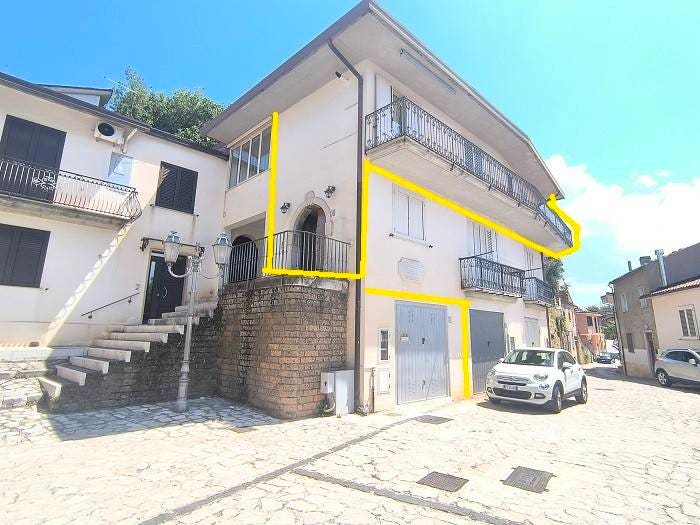 Appartamento trilocale in vendita in Via Roma, Paternopoli