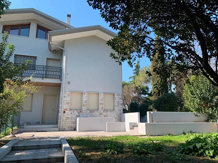 Appartamento quadrilocale in vendita in Via Vincenzo Gioberti, Favorita, Venezia