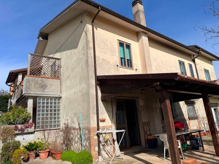 Casa con 6 locali in vendita in Via Tuderte, Montecastrilli