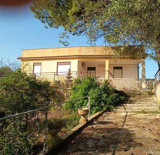 Casa quadrilocale in vendita in Cavagrande, Noto