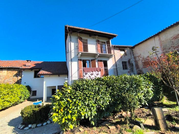 Casa con 6 locali in vendita in Merlo Mezzavia Beila, Mondovì