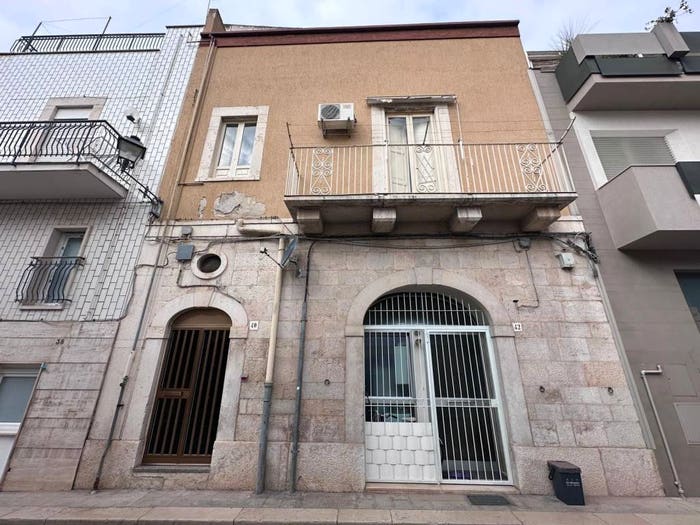 Appartamento con 5 locali in vendita in Via Enrico Dandolo, Centro, Andria