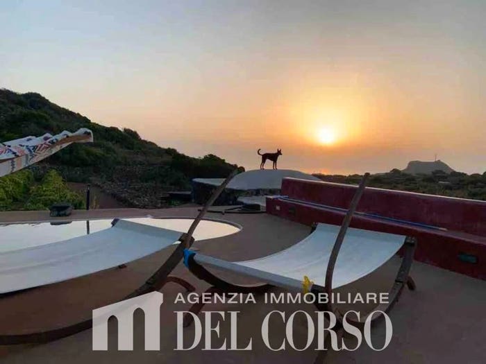 Casa con 6 locali in vendita in Via Ziton Di Nikà, Pantelleria