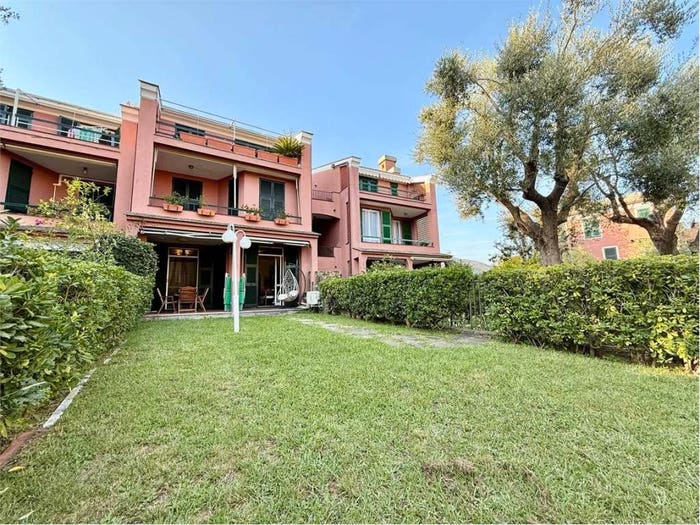 Appartamento con 6 locali in vendita in via del lago, Pineta, Arenzano
