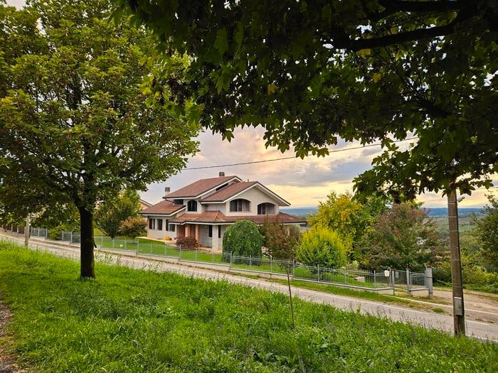 Casa con 6 locali in vendita in VIA SCURZOLENGO, Calliano