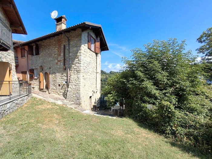 Casa trilocale in vendita in Via Ca' Mosche, Roncola