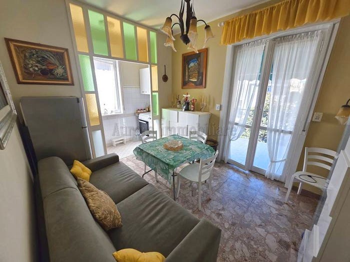 Appartamento trilocale in vendita in Via Giugno, Borghetto Santo Spirito
