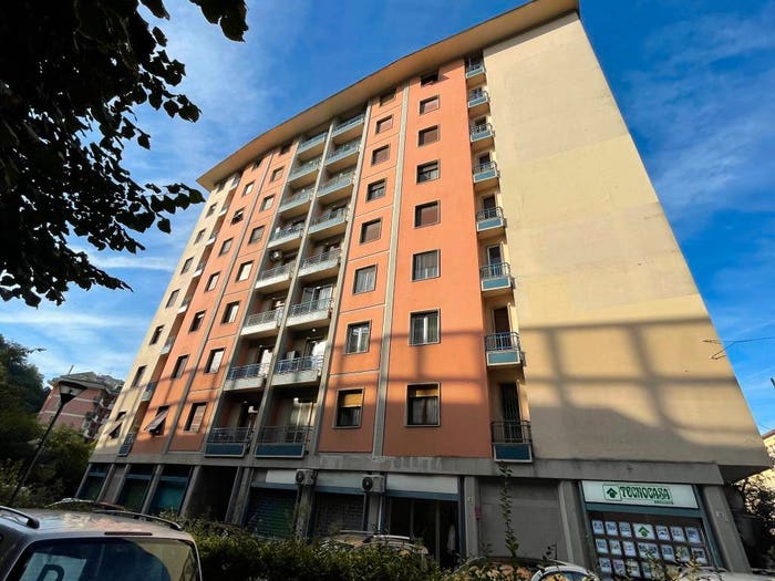 Appartamento quadrilocale in vendita in Via Faliero Vezzani, Rivarolo, Genova