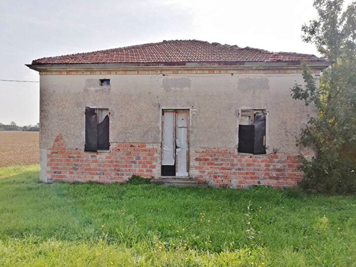Casa quadrilocale in vendita in Cuccurano Carrara, Fano