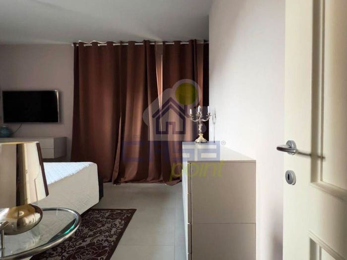 Appartamento con 5 locali in vendita in via Secchi Ronchi, Centro, Guastalla