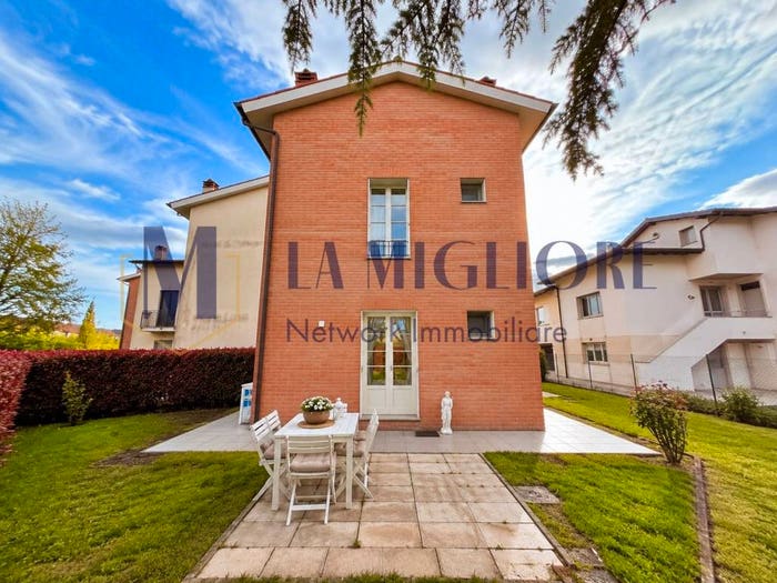 Casa quadrilocale in vendita in Strada Provinciale Montalese, Centro, Montale
