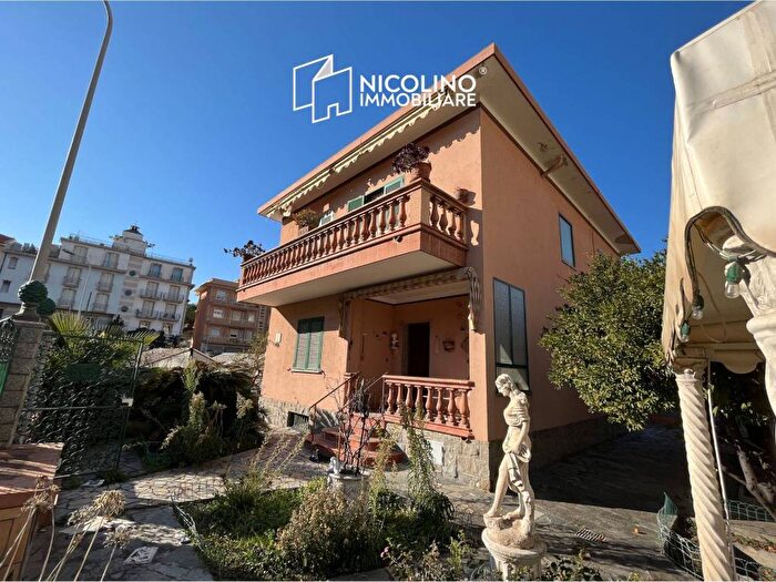 Casa con 5 locali in vendita in Via Girolamo Rossi, Centro, Bordighera
