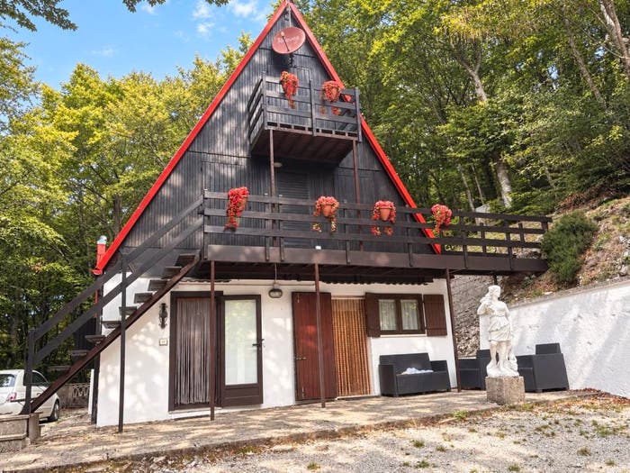 Casa con 6 locali in vendita in Strada Provinciale di Monte Cucco, Sigillo