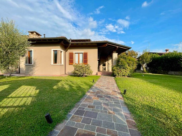 Casa con 6 locali in vendita in Piazza Libertà, Centro, Travagliato