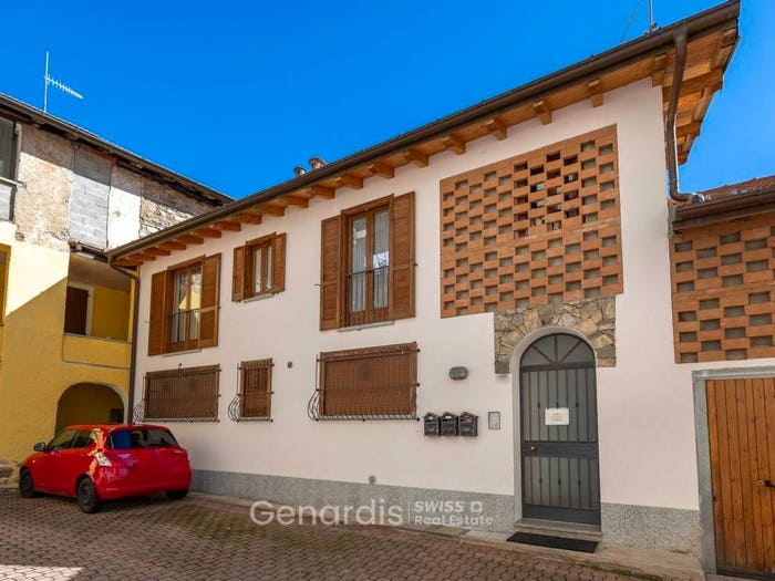 Appartamento bilocale in vendita in Via Giosuè Carducci, Marchirolo