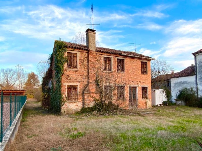 Casa trilocale in vendita in VIA BORELLA, Villa Estense