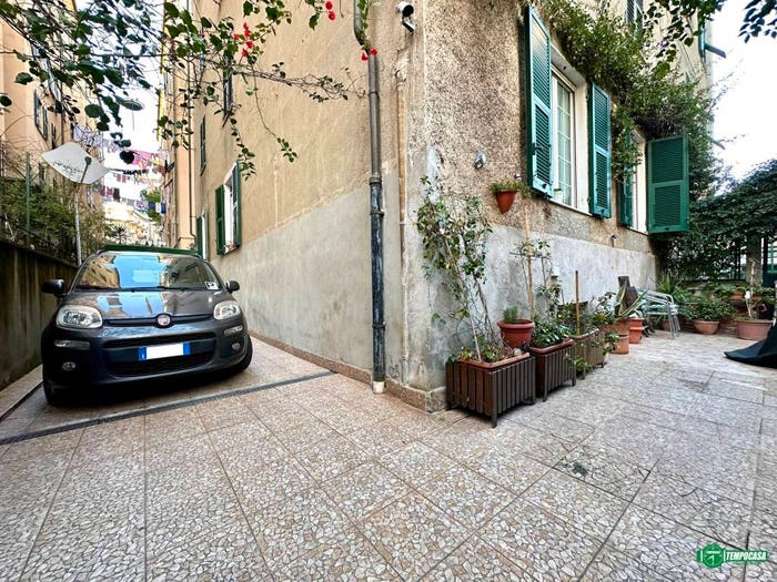 Appartamento con 5 locali in vendita in Via Gabrio Casati, Sestri Ponente, Genova