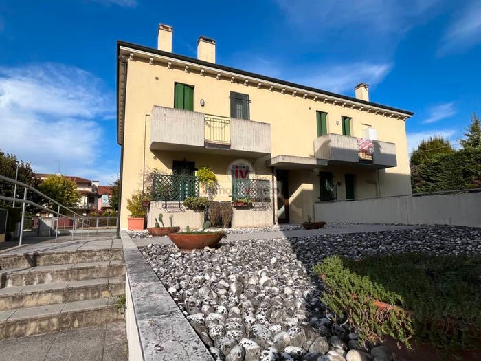 Appartamento con 5 locali in vendita in VIA ROMA, Centro, Lonigo