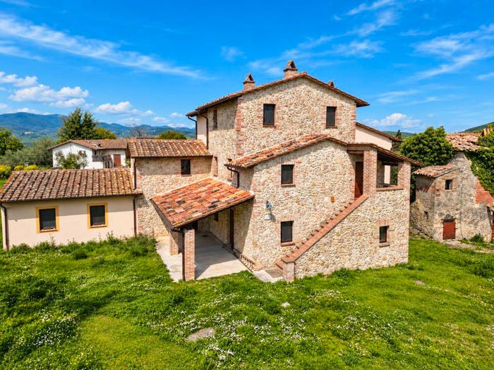Casa con 6 locali in vendita in Centro, Avigliano Umbro