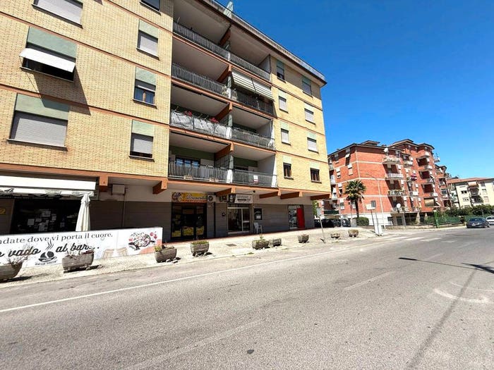 Appartamento con 5 locali in vendita in Via Antonino Calcagnadoro, Rieti