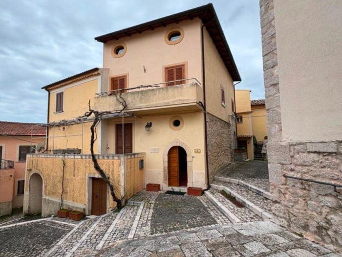 Appartamento con 6 locali in vendita in Piazza Novembre, Centro, Campodimele