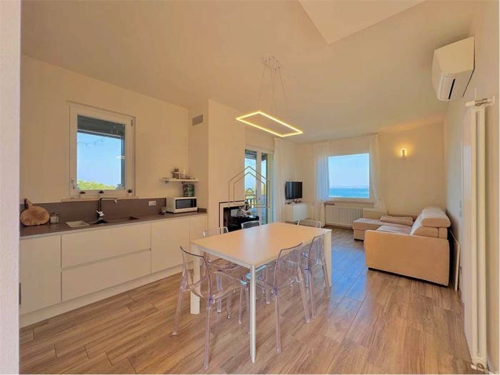Appartamento trilocale in vendita in Via Gabriele D'Annunzio, Padenghe sul Garda