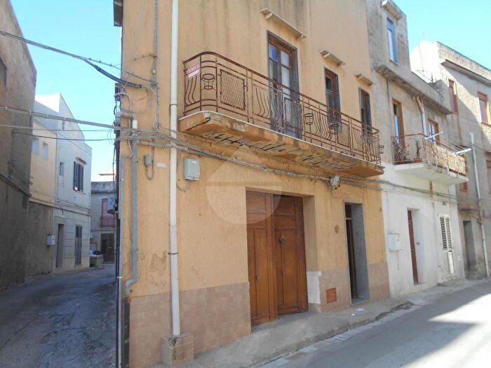 Casa con 5 locali in vendita in Via Aurelio Saffi, Castelvetrano