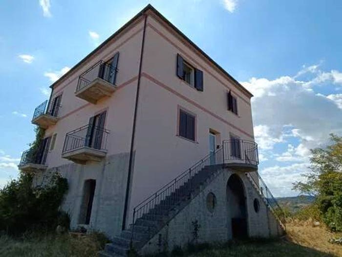 Casa con 6 locali in vendita in Via Carriera, Atessa