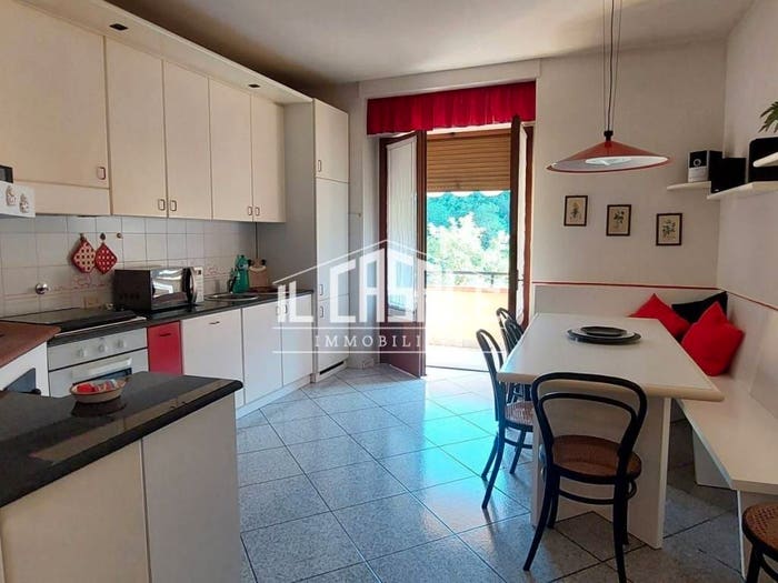 Appartamento con 6 locali in vendita in Piazza Donatori di Sangue, Centro, Londa