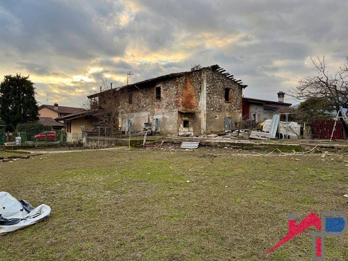 Casa con 6 locali in vendita in Torchio, Cisano Bergamasco