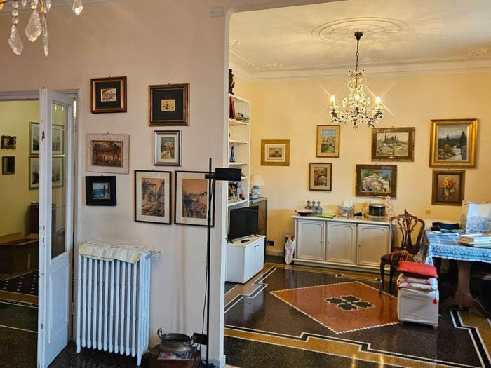 Appartamento con 5 locali in vendita in Via Insurrezione Aprile, Sestri Ponente, Genova