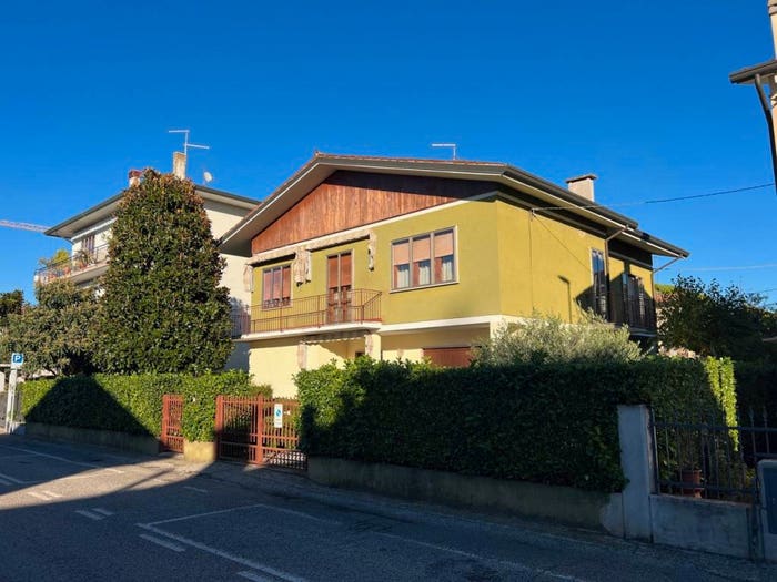 Casa con 6 locali in vendita in VIA VENEZIA, Centro, Lonigo