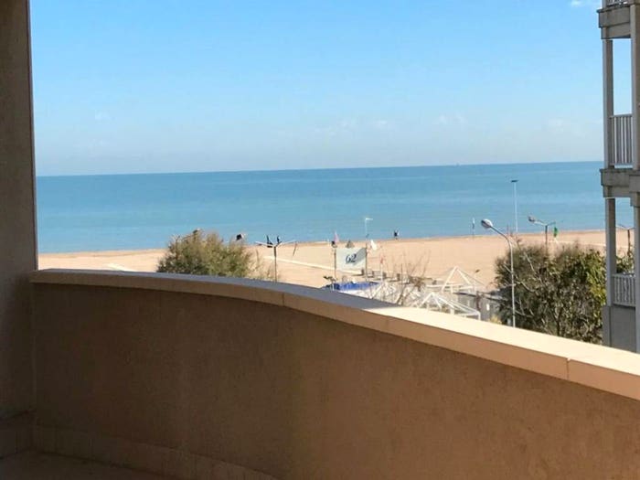 Appartamento trilocale in vendita in Viale Regina Elena, Lagomaggio, Rimini