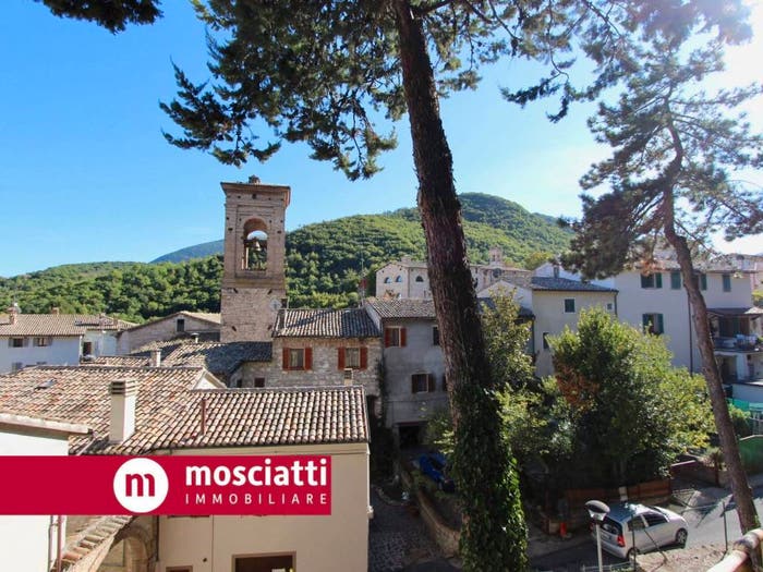 Casa con 6 locali in vendita in Via Strada Nuova, Centro, Esanatoglia