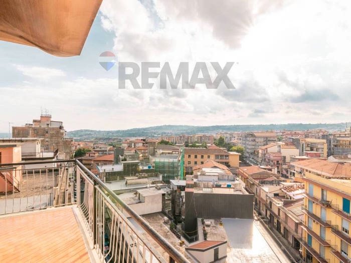 Appartamento con 5 locali in vendita in Via Giuseppe Verdi, Centro Storico, Acireale