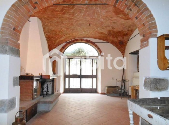 Appartamento con 6 locali in vendita in Frazioni Collinari, Montevarchi