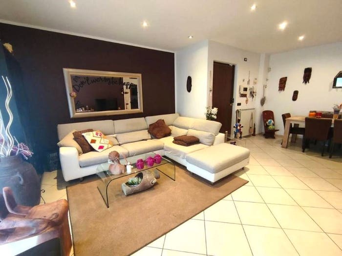 Appartamento con 6 locali in vendita in Via Guglielmo Marconi, Centro, Massa