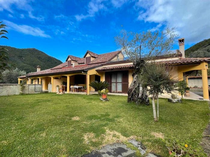 Casa quadrilocale in vendita in Mercato, Giffoni Valle Piana