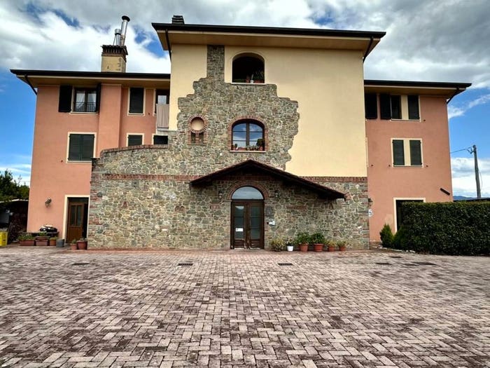 Casa con 6 locali in vendita in Badia Pozzeveri Le Corti, Altopascio
