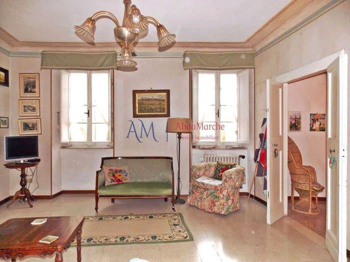 Casa con 6 locali in vendita in Largo Eufreducci No Number, Centro, Fermo