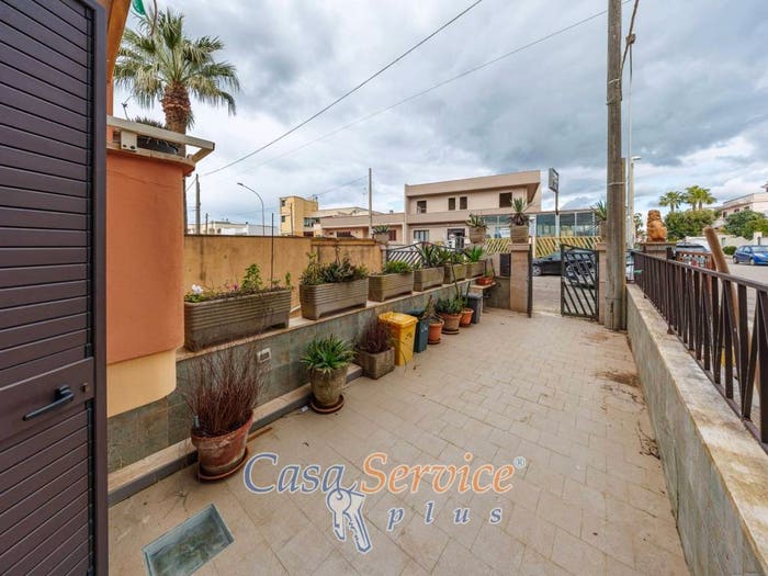Casa con 6 locali in vendita in Via Parabita, Alezio