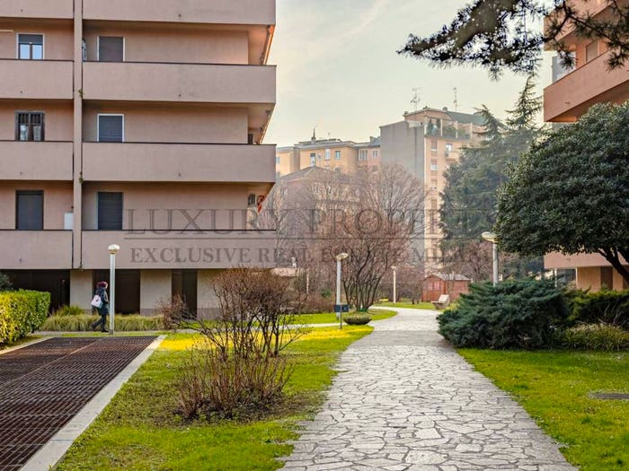 Appartamento quadrilocale in vendita in Viale Bacchiglione, Lodi Brenta, Milano