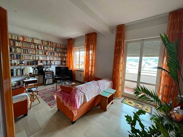 Appartamento quadrilocale in vendita in Via Friuli, Adriatico, Ancona