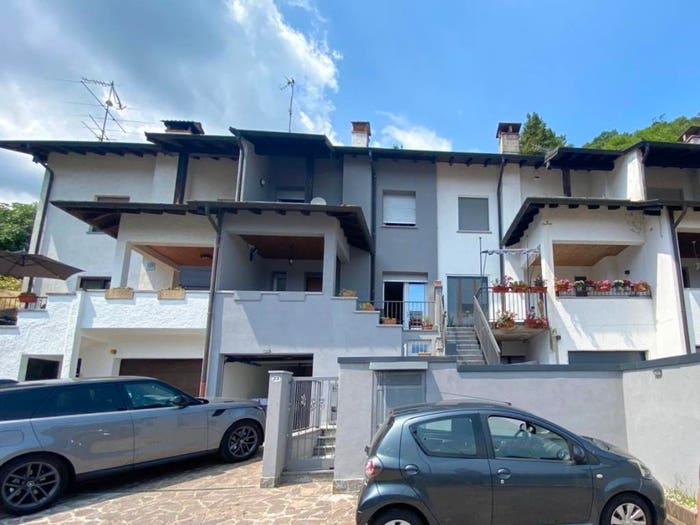 Casa con 6 locali in vendita in Via Alessandro Manzoni, Centro, Brusimpiano