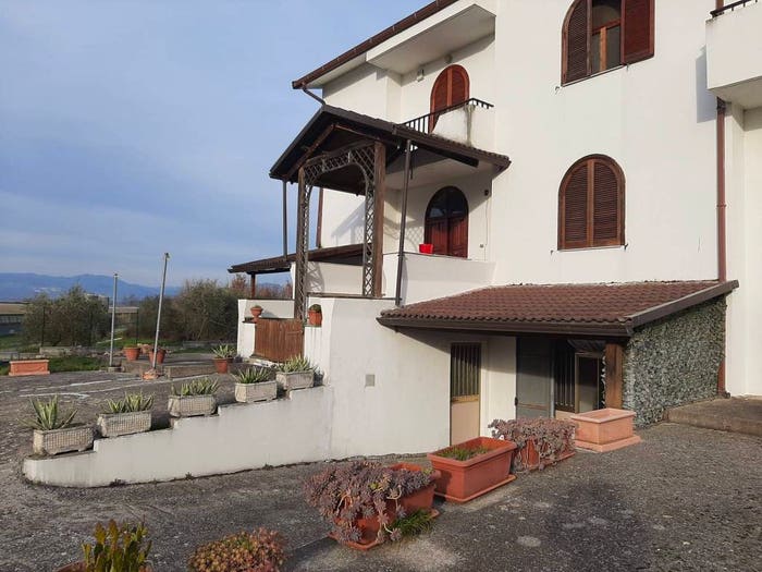 Casa con 6 locali in vendita in SS, Monteroduni