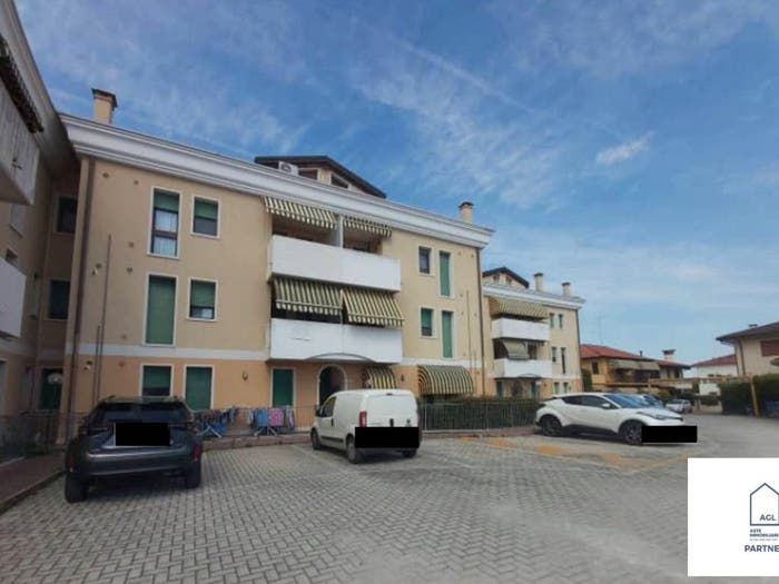 Appartamento trilocale in vendita in Via Cesare Battisti, Centro, Paese