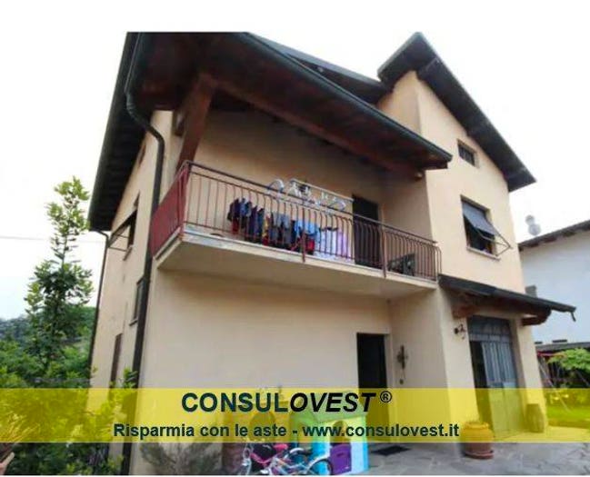 Casa con 5 locali in vendita in Via Giuseppe Garibaldi, Fenegrò
