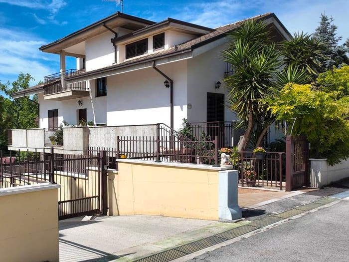 Casa con 6 locali in vendita in Via Antonio Stradivari, Borgo Santa Maria Immacolata, Pineto