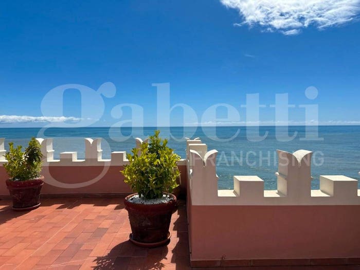 Casa con 6 locali in vendita in Via Aurelia, Piani Torrazza, Imperia
